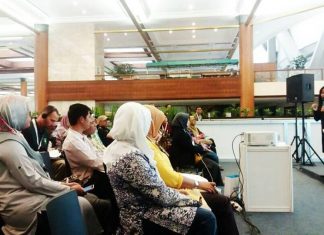 Ayi Putri Tjakrawedana – Dunia kecil yang membuat kita besar Ayi Putri Tjakrawedana, srikandi Hanura yang jadi penulis