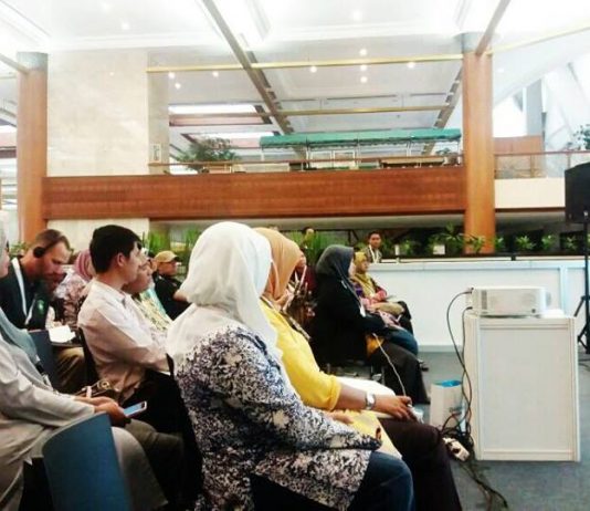 Ayi Putri Tjakrawedana, srikandi Hanura yang jadi penulis