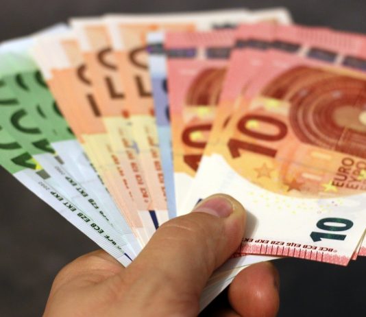 Kenali Perbedaan UMP dan UMK, Isu Langganan Akhir Tahun upah minimum